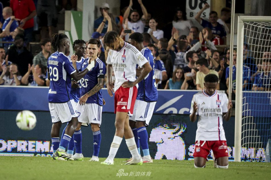 而是它背后 而是它背后